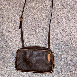 Louis Vuitton Marly Cross Body Authentic $501